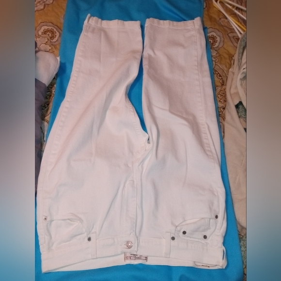 White Levi Strauss Ladies Signature Jeans - Picture 5 of 7
